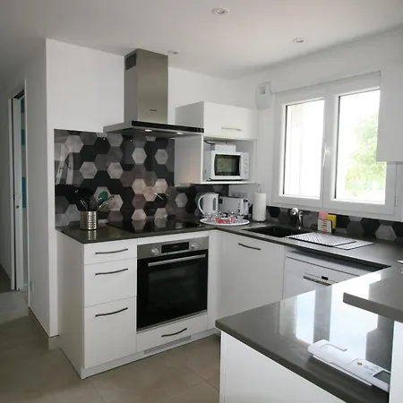 펜션 Maison Neuve Au Centre De La Tranche-sur-mer: Wifi, Parking, Proche Et Commerces - Fr-1-22-355