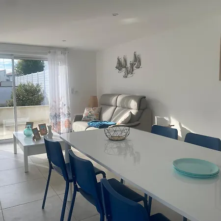 펜션 Maison Neuve Au Centre De La Tranche-sur-mer: Wifi, Parking, Proche Et Commerces - Fr-1-22-355 *