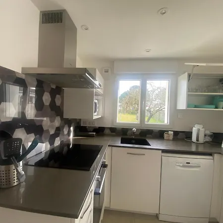 Maison Neuve Au Centre De La Tranche-sur-mer: Wifi, Parking, Proche Et Commerces - Fr-1-22-355 펜션 *