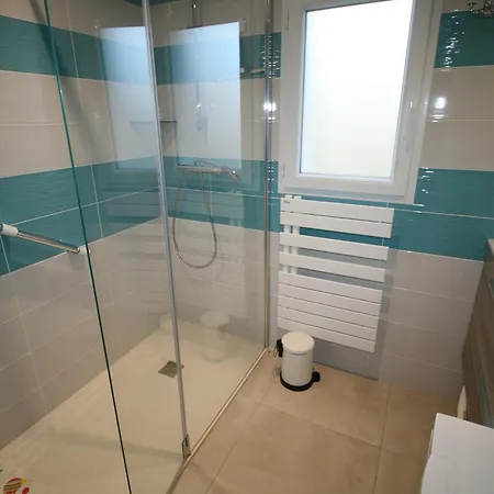 Maison Neuve Au Centre De La Tranche-sur-mer: Wifi, Parking, Proche Et Commerces - Fr-1-22-355 Nyaraló *